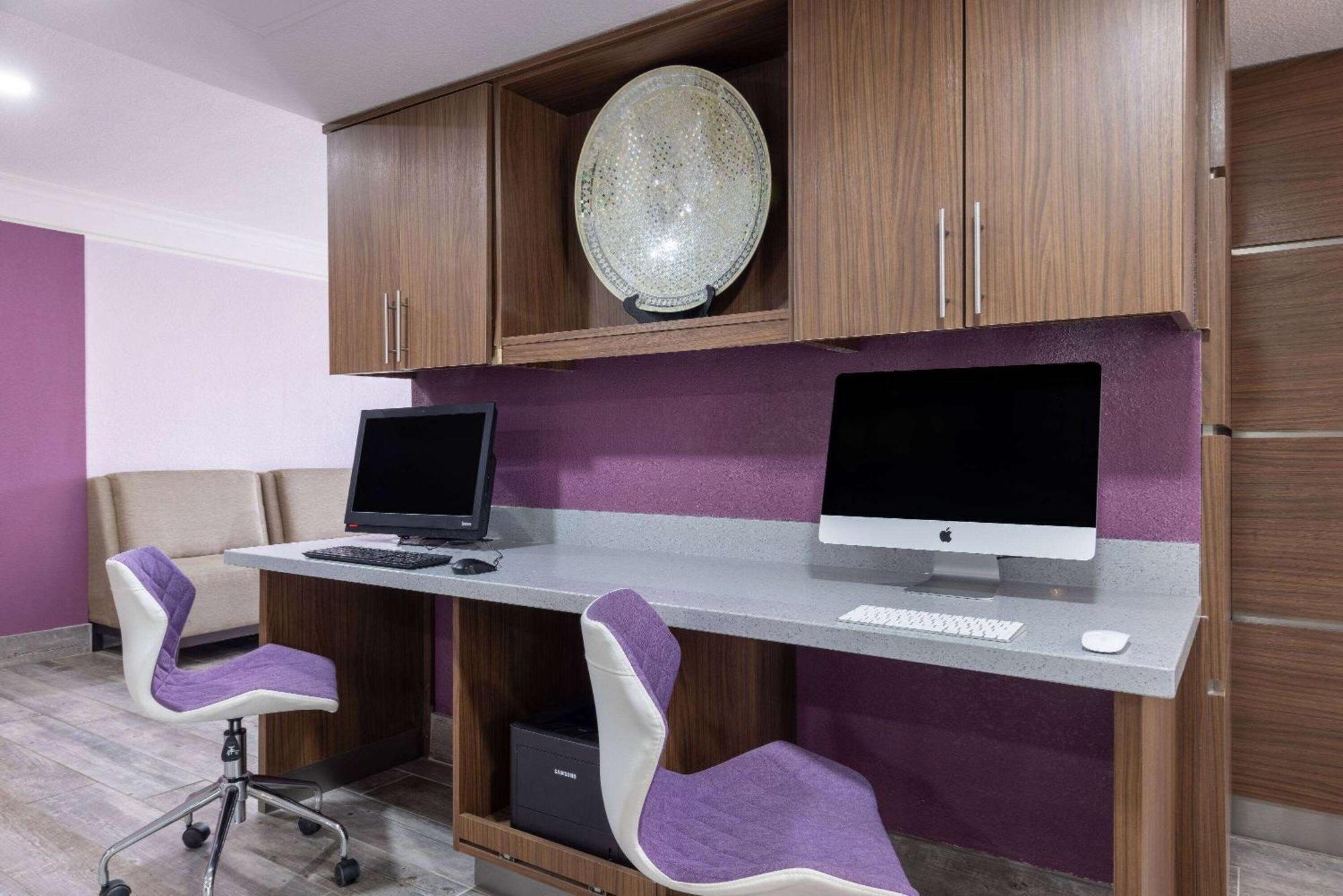 La Quinta Inn By Wyndham Kansas City Ленекса Экстерьер фото