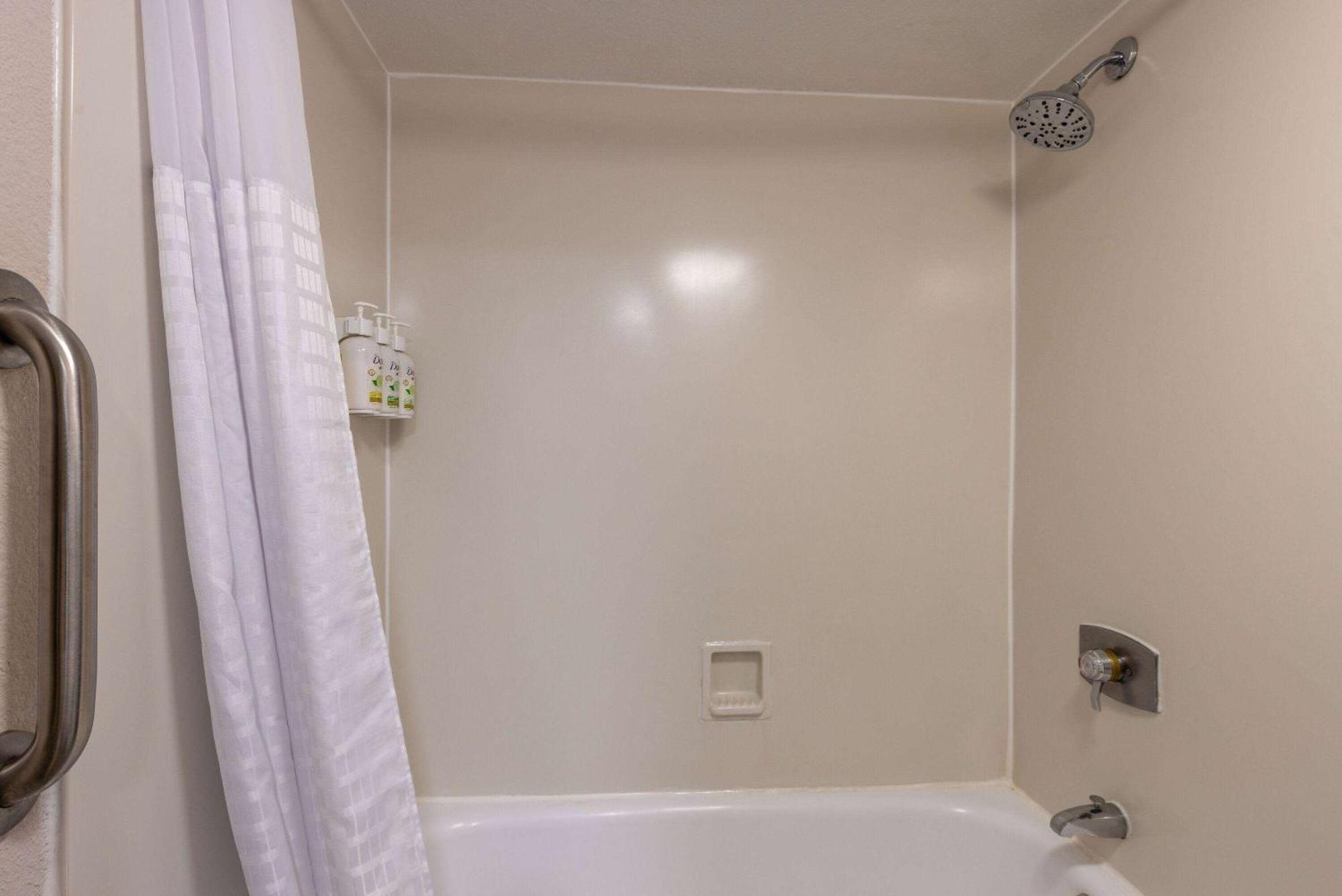 La Quinta Inn By Wyndham Kansas City Ленекса Экстерьер фото