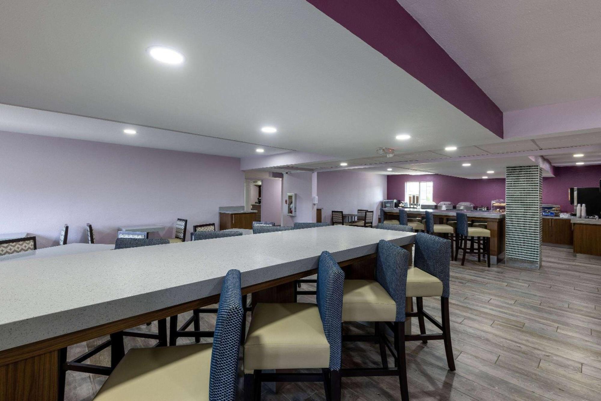 La Quinta Inn By Wyndham Kansas City Ленекса Экстерьер фото