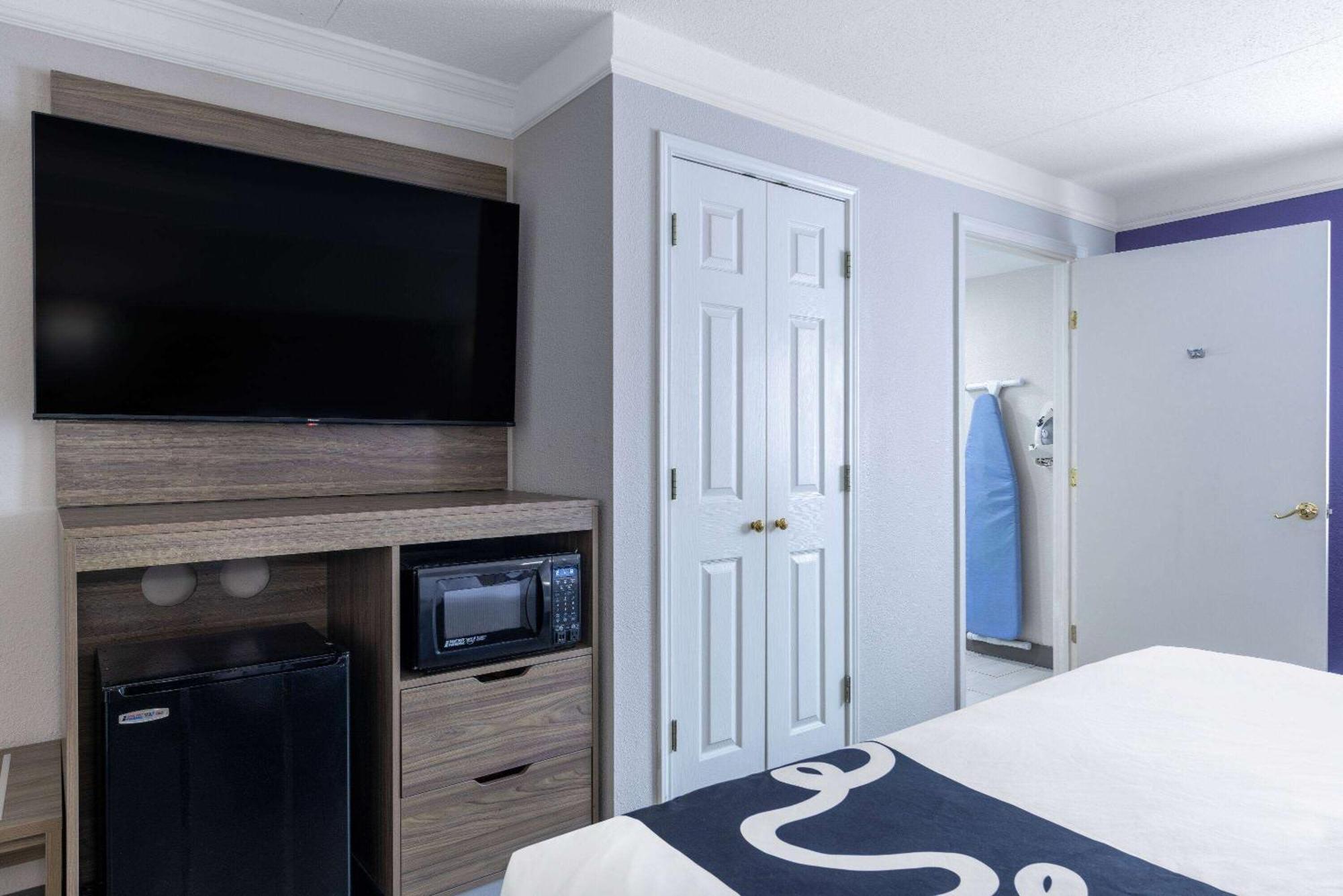 La Quinta Inn By Wyndham Kansas City Ленекса Экстерьер фото