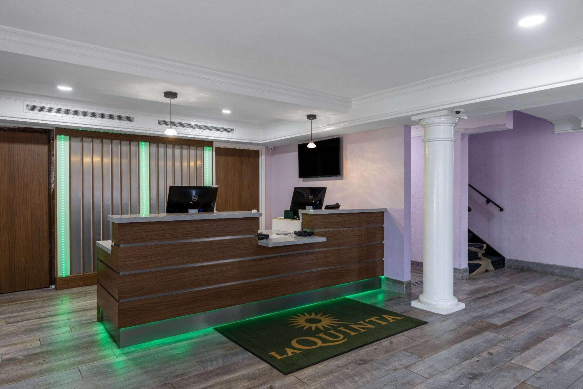 La Quinta Inn By Wyndham Kansas City Ленекса Экстерьер фото