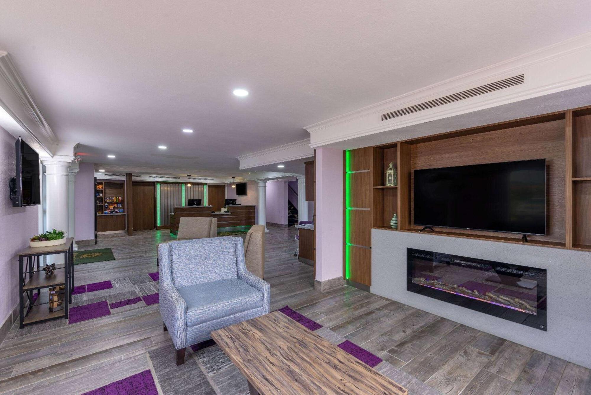 La Quinta Inn By Wyndham Kansas City Ленекса Экстерьер фото